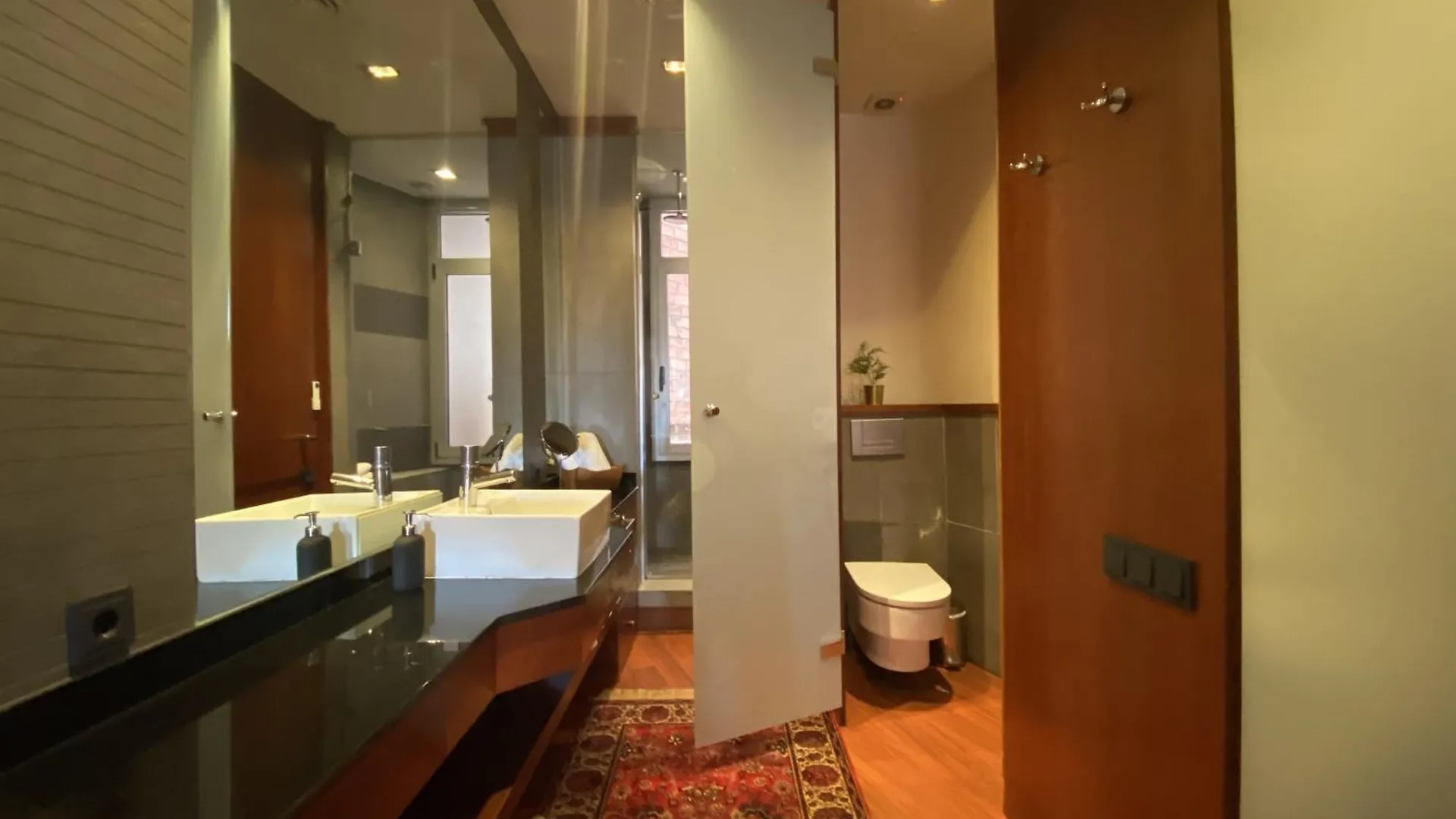 Luminous Designer Loft Style Apt Eixample Views By Myrentalhost 바르셀로나 0*,  스페인